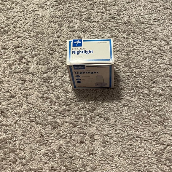 NWOT “Medline” 2-Pack LED SENSOR Sleek & Compact Night Light with Off/On Sensor - Picture 7 of 7